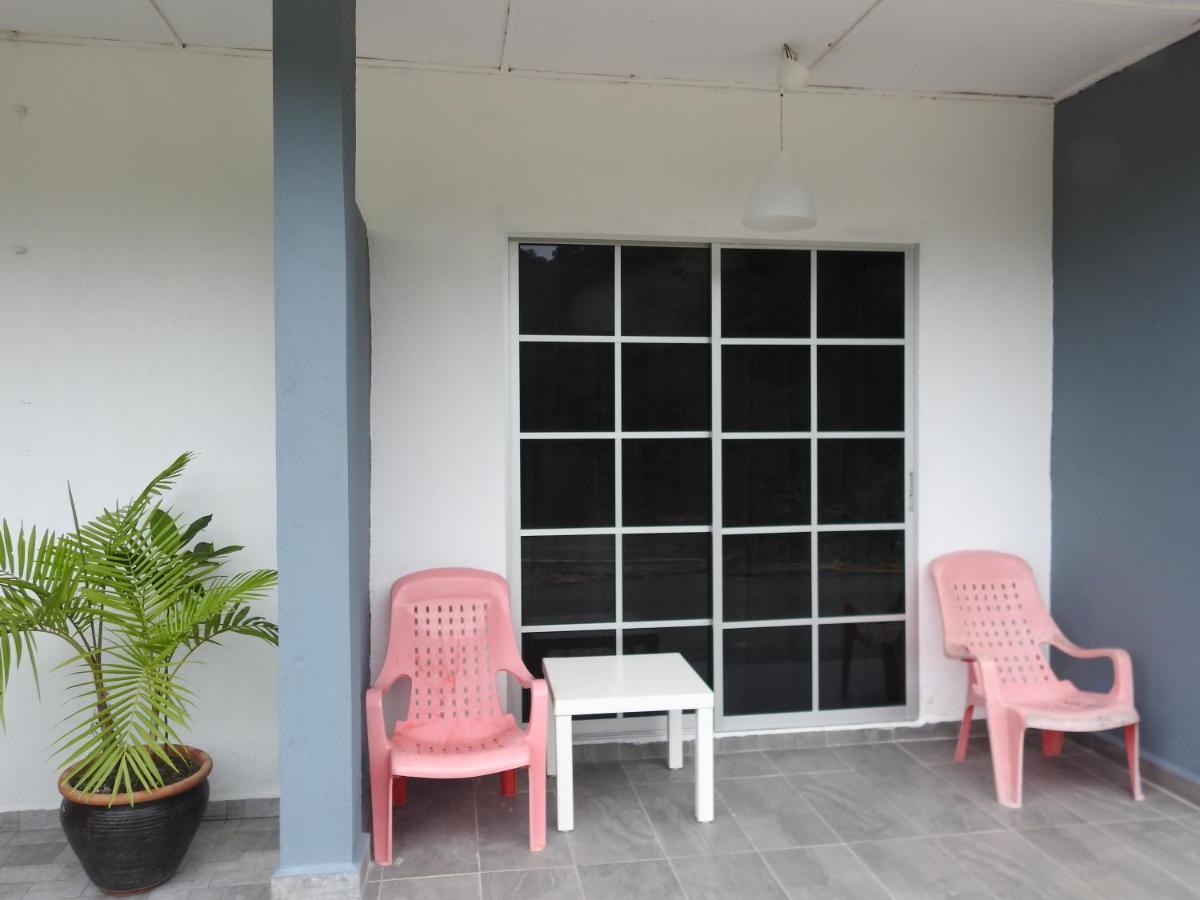 Tebing Guest House Taman Negara Malaysia Куала Тахан Екстериор снимка