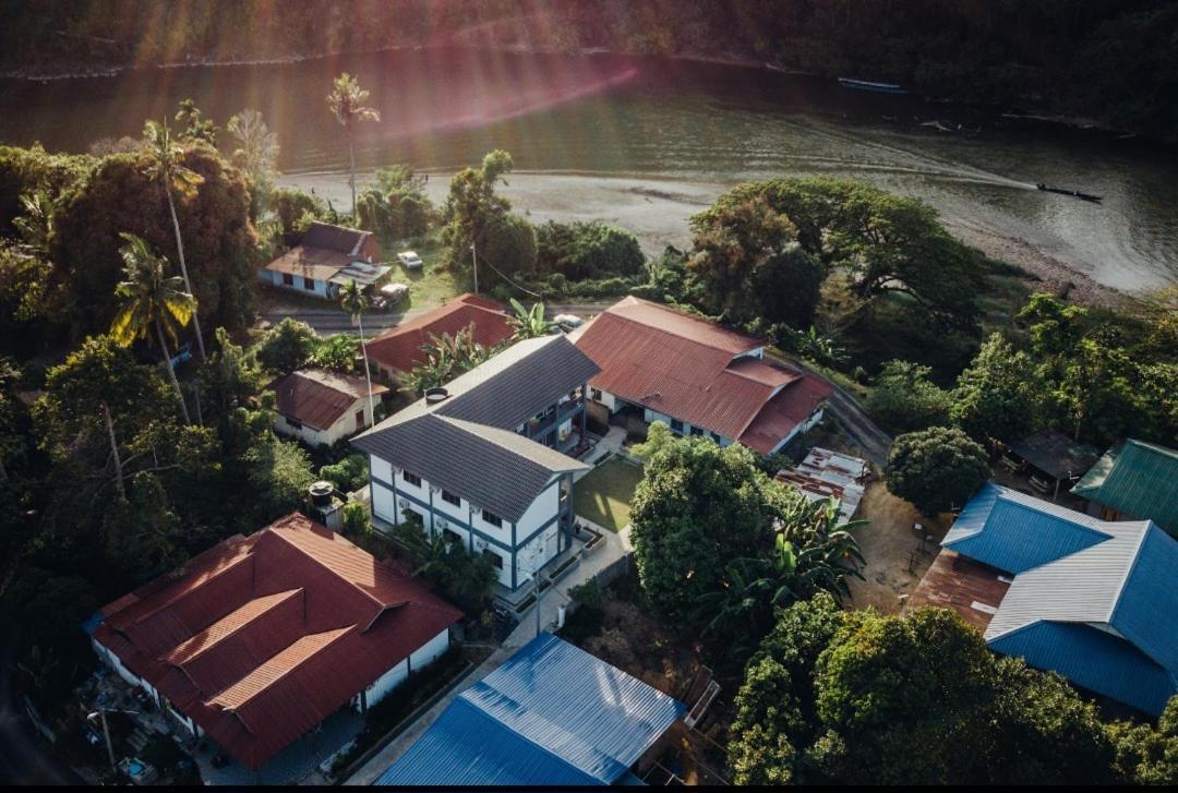 Tebing Guest House Taman Negara Malaysia Куала Тахан Екстериор снимка