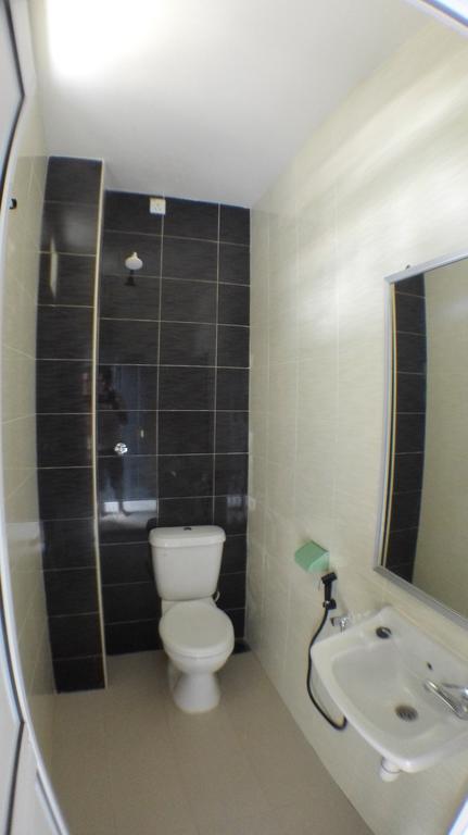 Tebing Guest House Taman Negara Malaysia Куала Тахан Екстериор снимка