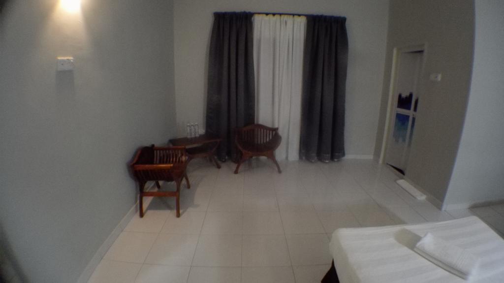 Tebing Guest House Taman Negara Malaysia Куала Тахан Екстериор снимка