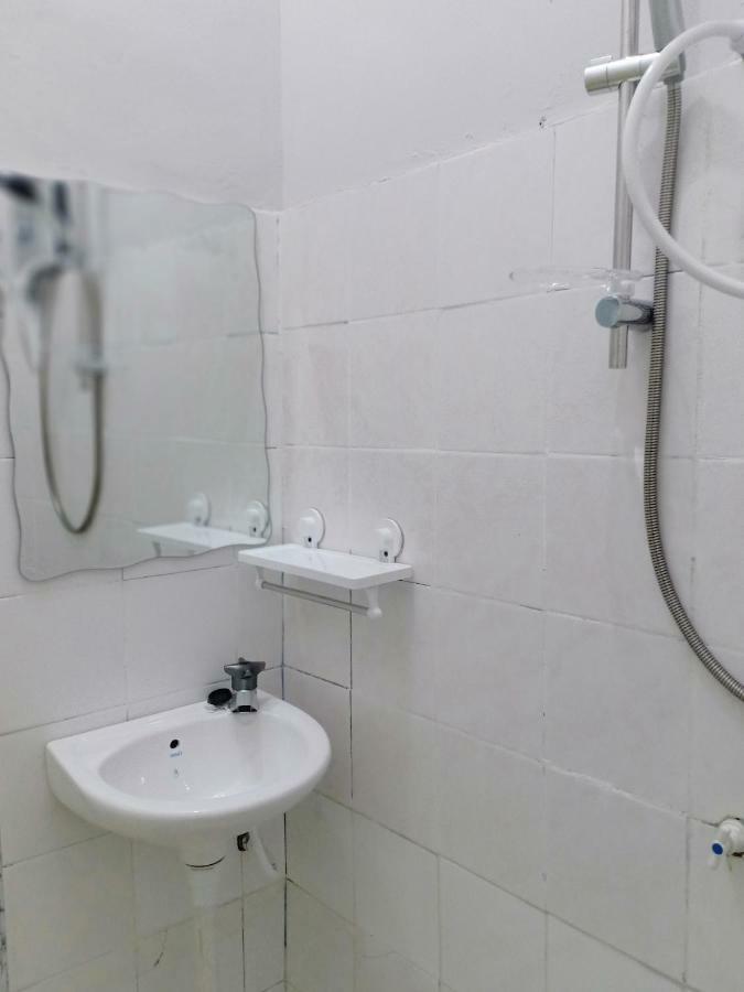 Tebing Guest House Taman Negara Malaysia Куала Тахан Екстериор снимка